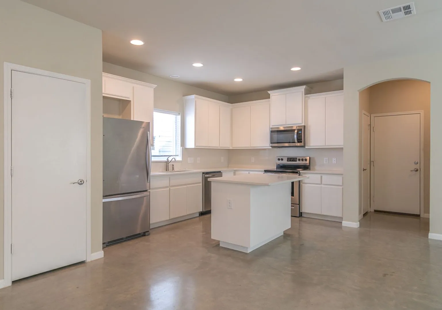 206 Munro St, Liberty Hill, TX 78642 — Photo 4
