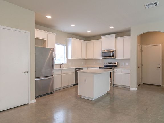 4th image of 206 Munro St