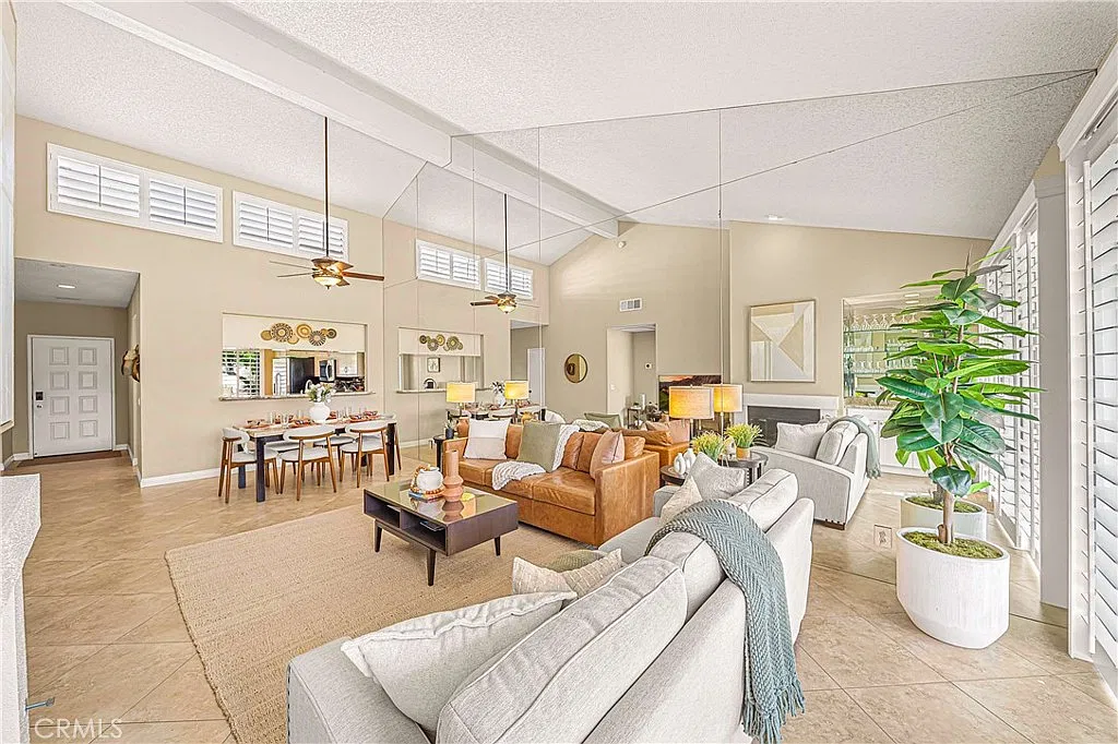 2 bed, 1330 sqft, $3,999 — Photo 4