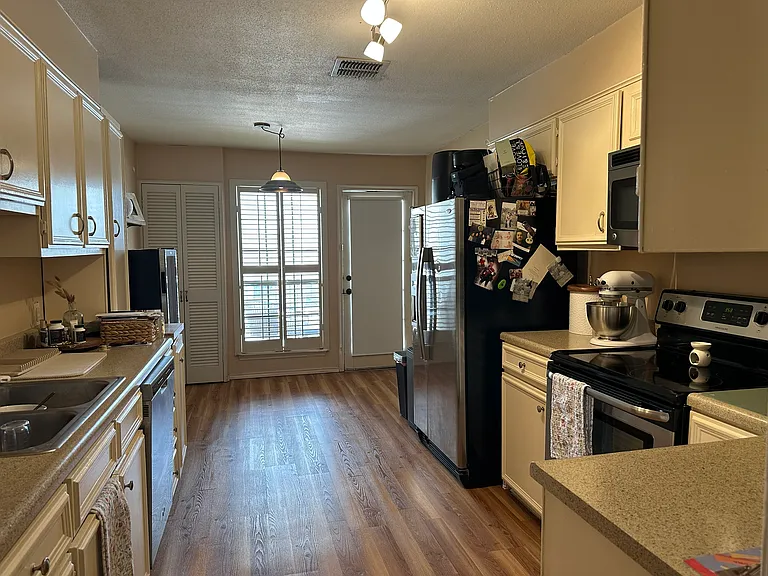 7815 Broadway St #104 — Photo 4