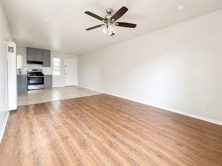 2500 Olive Ave #11 — Photo 6