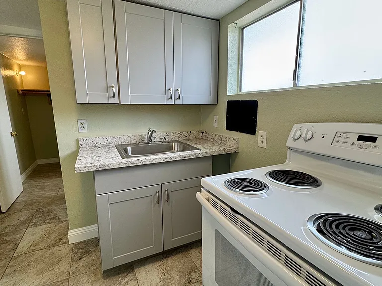 6225 Casada Way — Photo 2