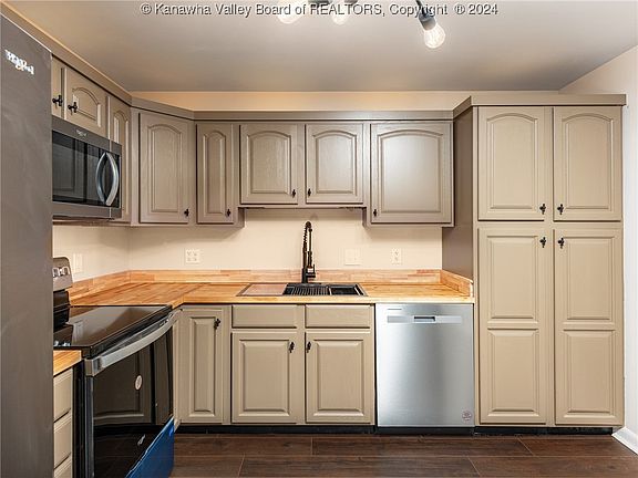 5th image of 2 Francis Cir
