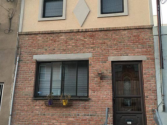 4th image of 915 Dickinson St