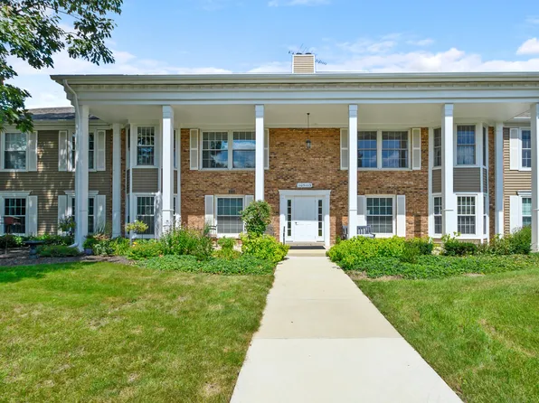 1105 Spring Garden Cir #5, Naperville, IL 60563
