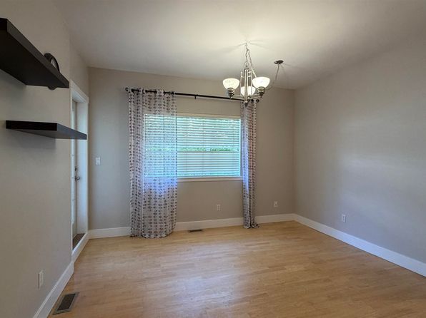3 bedroom rental in Surrey — photo 19