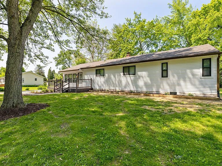 665 E Ridge Rd — Photo 36