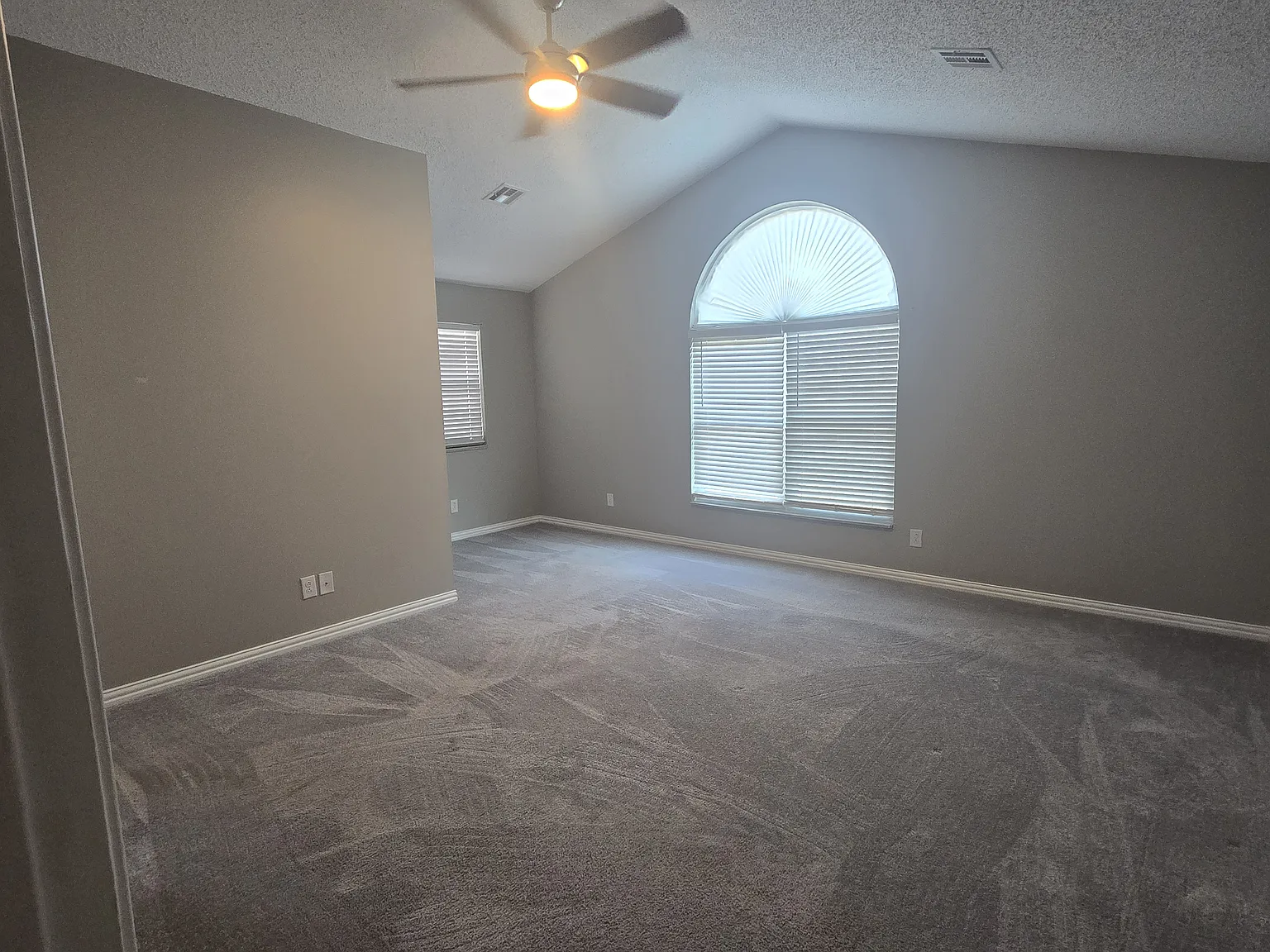 3 bed, 1942 sqft, $2,250 — Photo 4