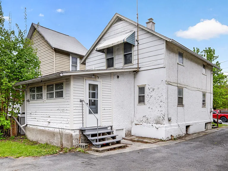 723 W Court St — Photo 14
