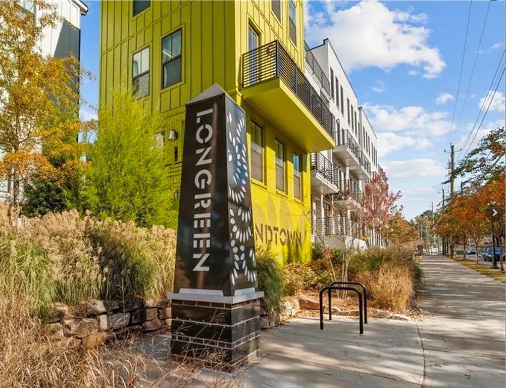 2 bed, 2.0 bath, 950 sqft, $2,500 — Photo 1