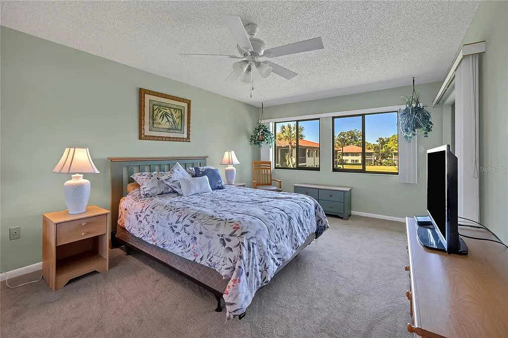 2 bed, 2.0 bath, 1065 sqft, $1,900 — Photo 3