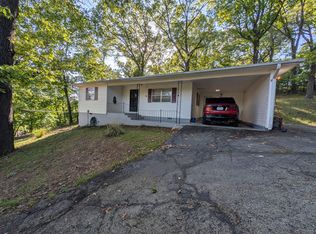 1429 Saint Anne St, Seneca, MO 64865