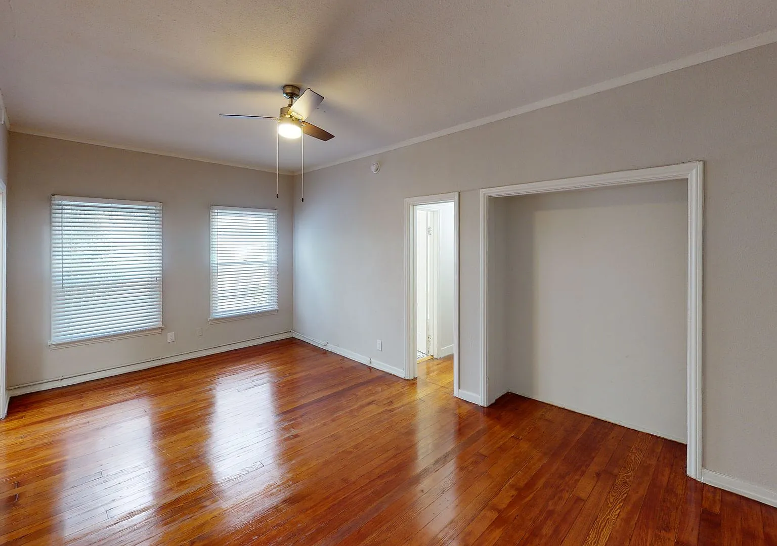 ING - Ingraham Apartments — Photo 3