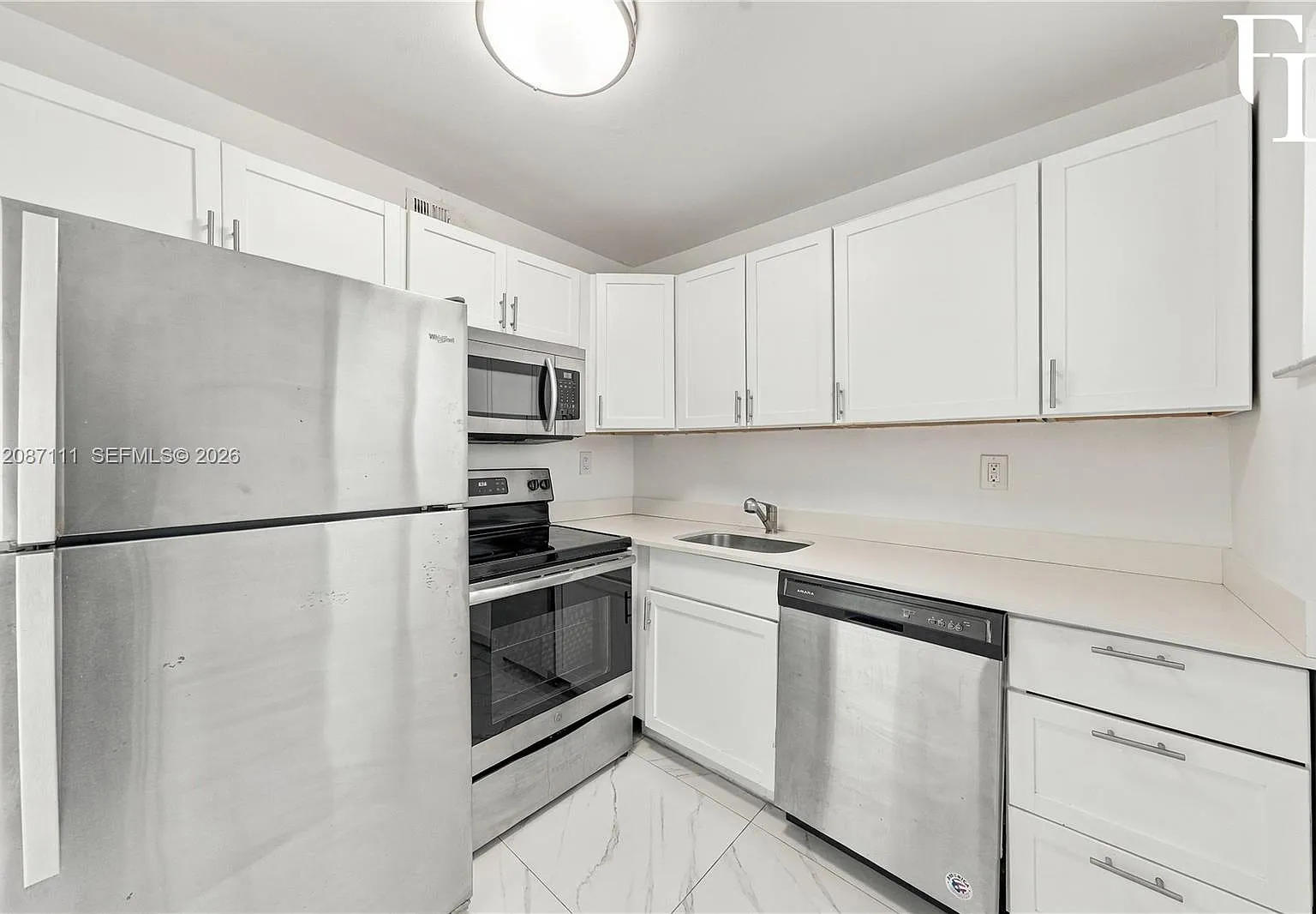 Harding Villas Condo — Photo 4