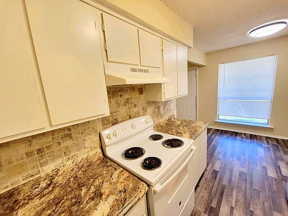 4th image of 202 Park Cir #1