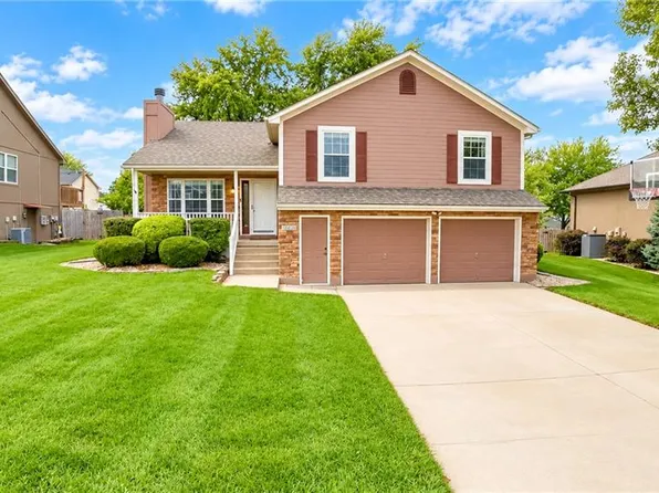 1406 Tabitha Ln, Greenwood, MO 64034
