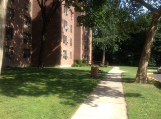 7535 210th St APT 3C, Oakland Gardens, NY 11364