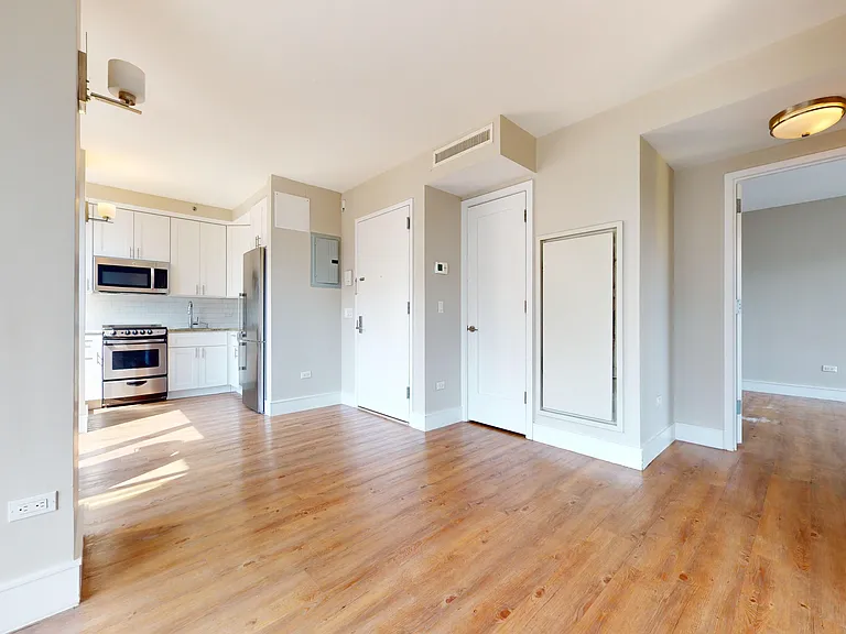 237 E 34th St #1901 — Photo 8