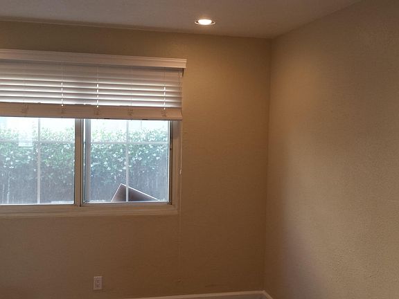 5th image of 123 Duane St APT 1
