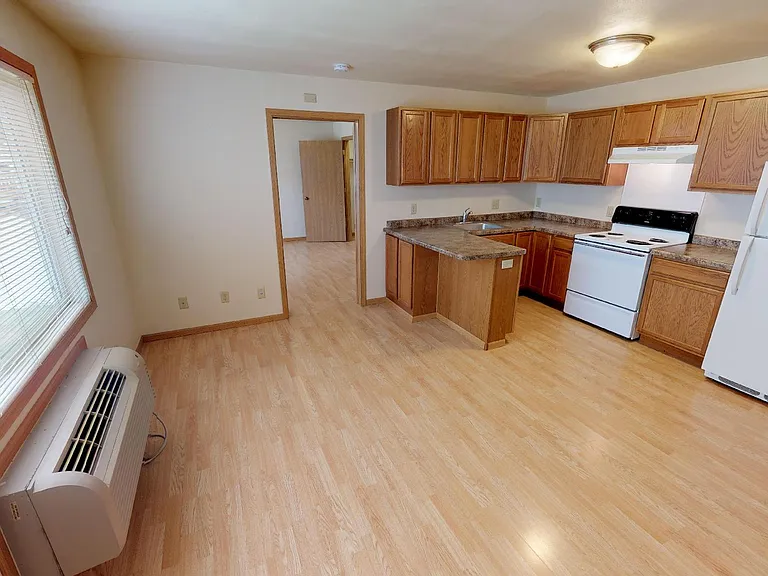 738 E Dayton St — Photo 5