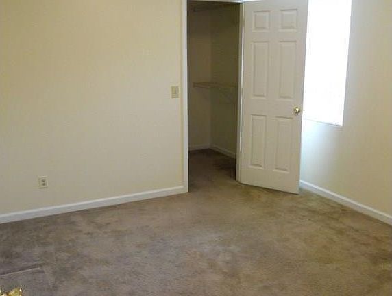 5th image of 37 Rock Garden Pl APT A