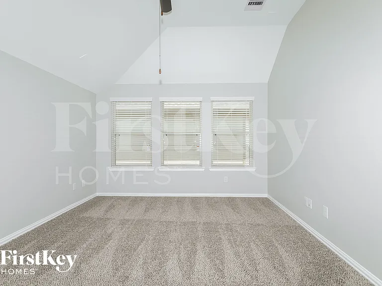 119 Del Carmen Dr — Photo 12