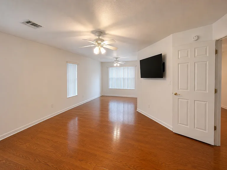 230 Hill Ct — Photo 12