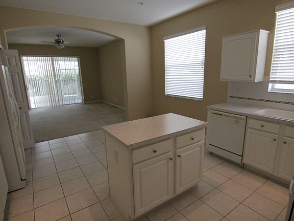 3rd image of 324 Portstewart Dr