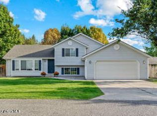 8606 N Woodvine Dr, Hayden Lake, ID 83835