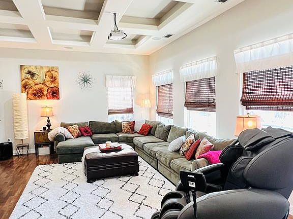 5th image of 101 Oleander Dr
