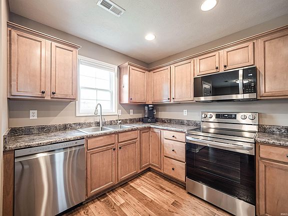 5th image of 13010 Mattison Ct