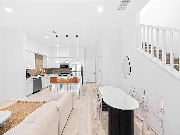 4th image of 856 Francesca Dr