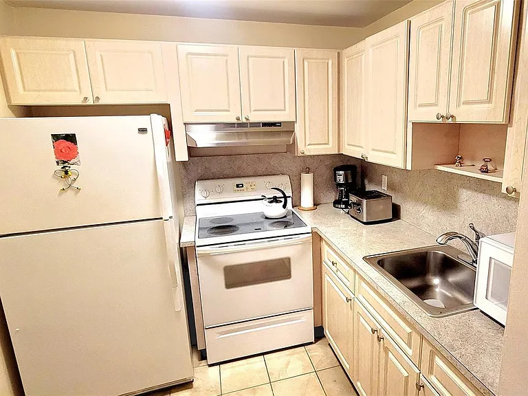 2901 NW 47th Ter #247B — Photo 9