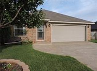625 SW McConnell Dr, Yukon, OK 73099