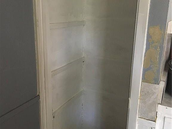 4th image of 1605 Sun Valley Ave