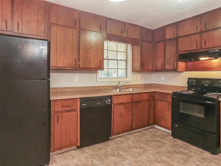 3212 Goldenchain Dr — Photo 11