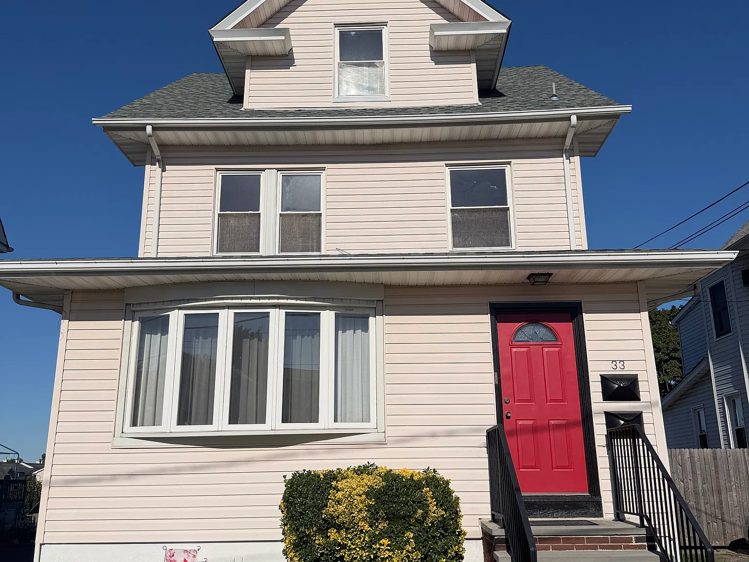 33 Livingston Ave — Photo 1