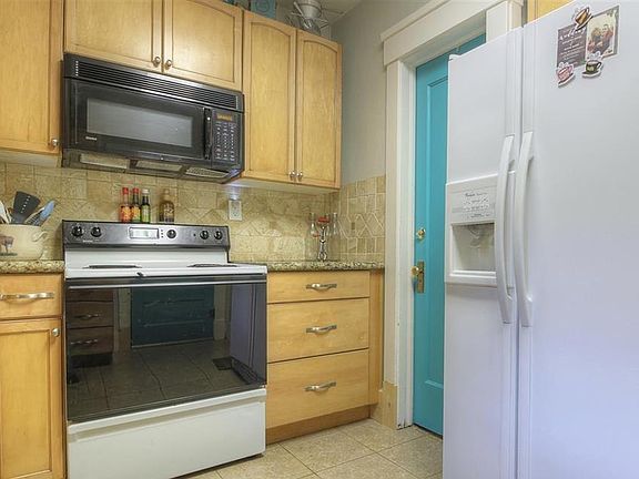 5th image of 1822 Dearborn St