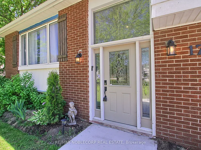 17 Larkdale Cres — Photo 7