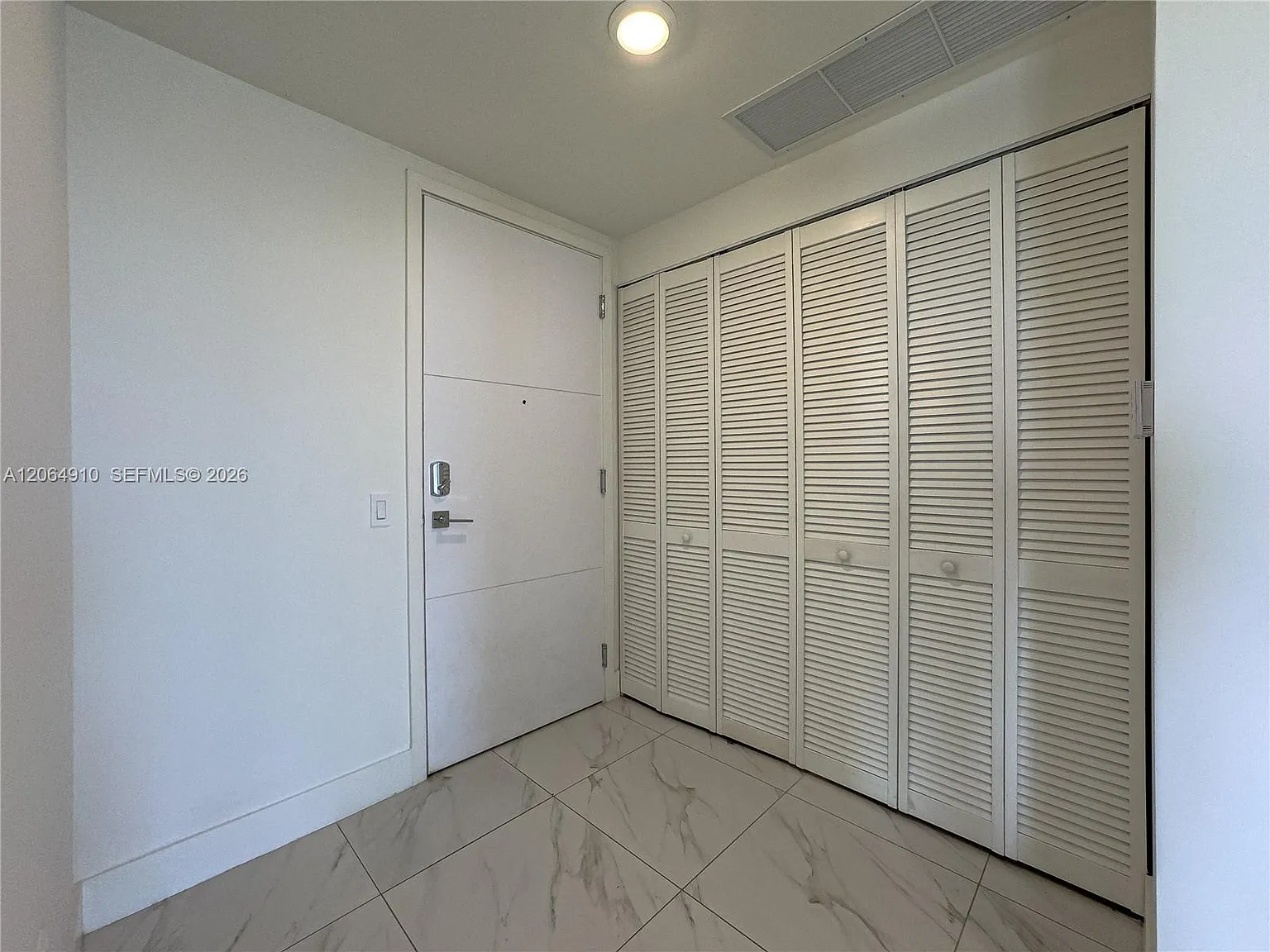 Metropica North Tower One — Photo 3