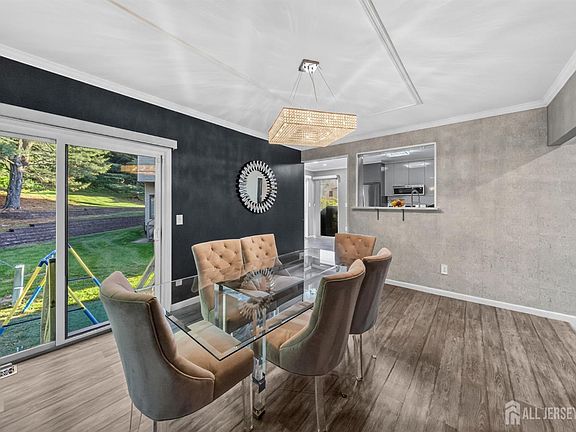 4th image of 12 Periwinkle Ct