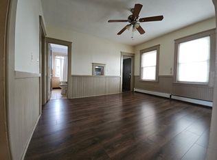 163 Oakland Ave Floor 3, Pawtucket, RI 02861