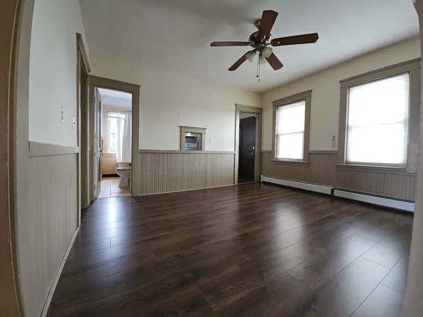 163 Oakland Ave Floor 3, Pawtucket, RI 02861