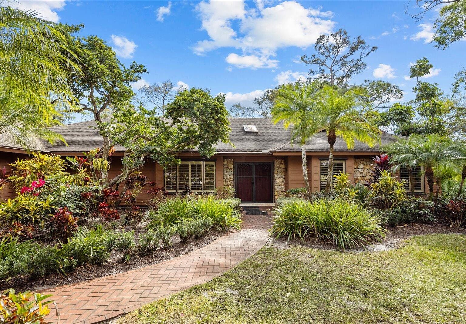 1995 SW Saint Andrews Drive