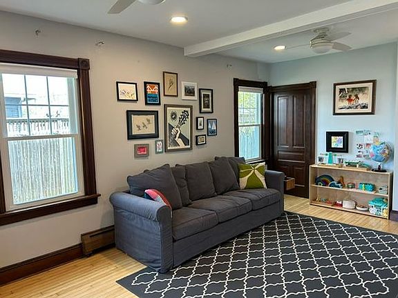 5th image of 139 Orchard Ave