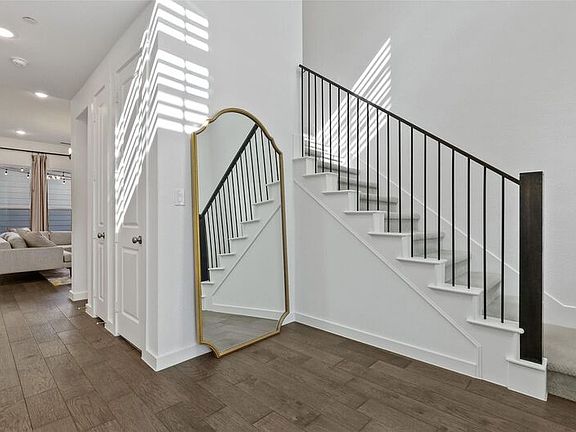 5th image of 924 Marian Dr