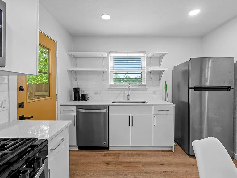 10601 Macmora Rd #B — Photo 11