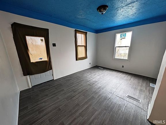4th image of 454 W South St