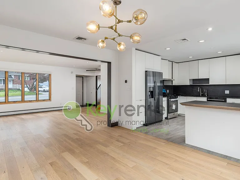 755 Spring Valley Rd — Photo 2