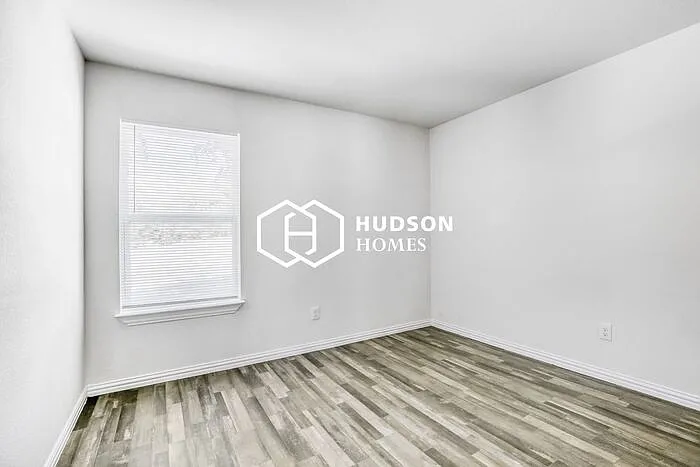 2525 N Tenneha Ave — Photo 8